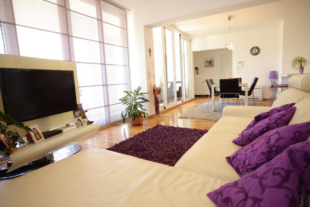 Base Bridge Apartment *